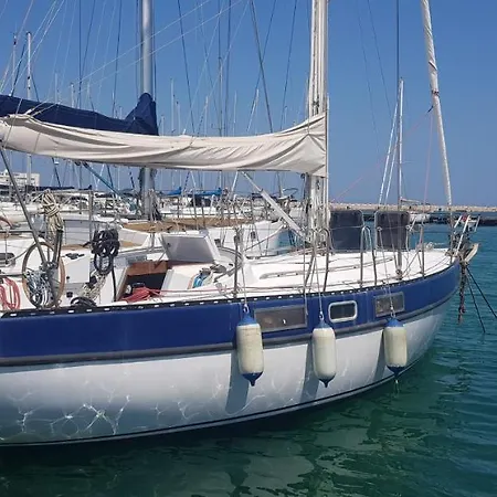 بوتيل Quo Vadis Yacht باري