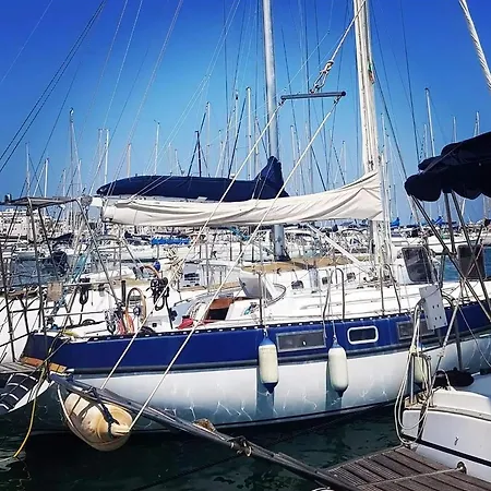 Quo Vadis Yacht بوتيل باري