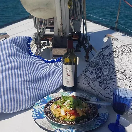 Hotel en barco Quo Vadis Yacht