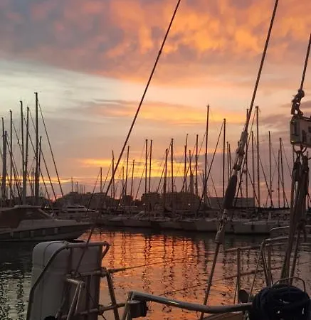 Quo Vadis Yacht Hotel en barco *